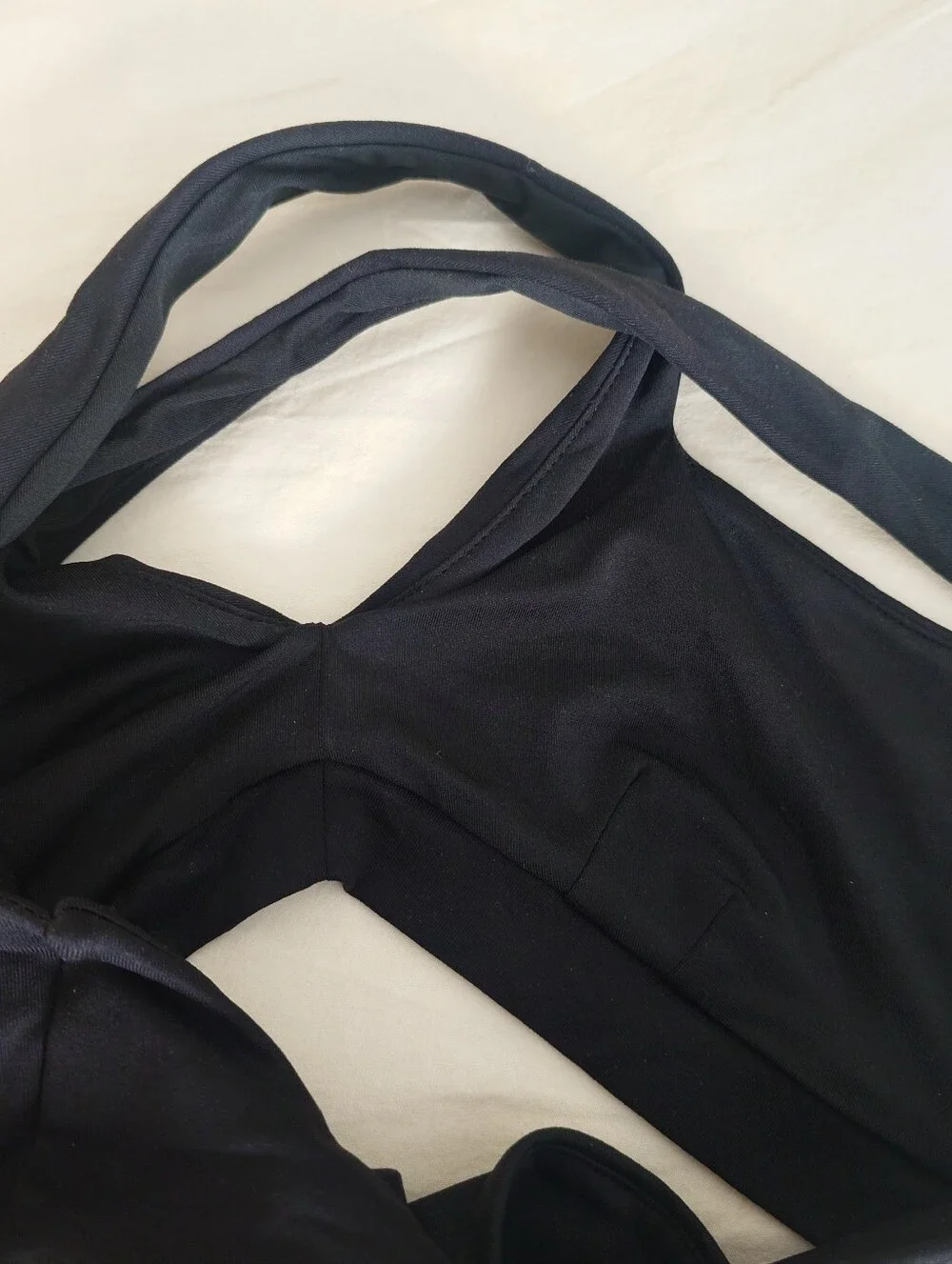 NWOT Black ALO Yoga Cut-Out Crop Top Sports Bra S Cropped Gym Airbrush Halter